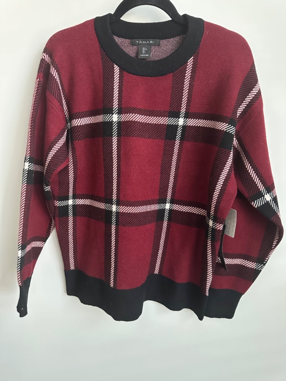 Tahari Women’s Plaid Sweater Size L Red Black Crewneck NWT Cozy Chic - Picture 2 of 13
